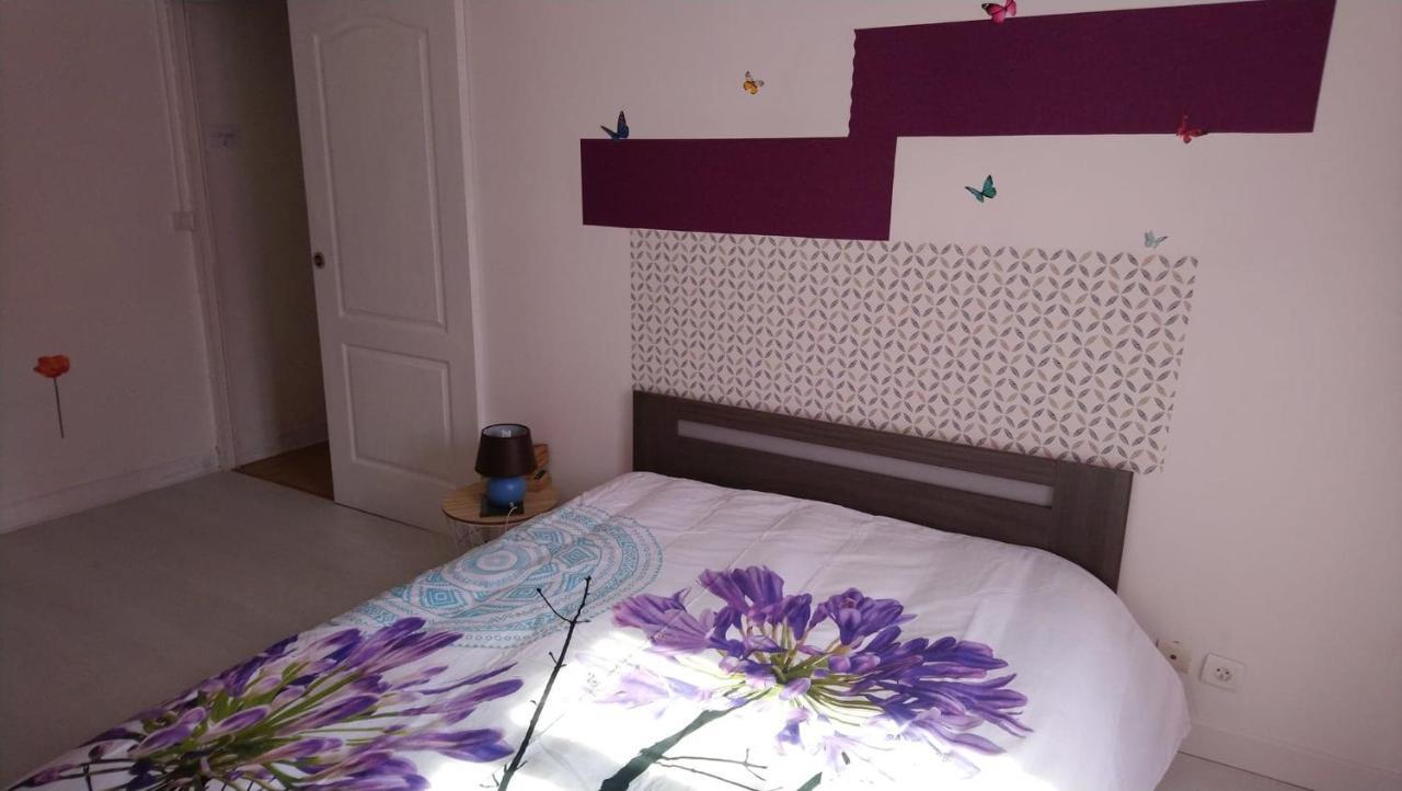 Gite Pour 6 Ou Chambre Pour 2 A Formigny Exterior photo